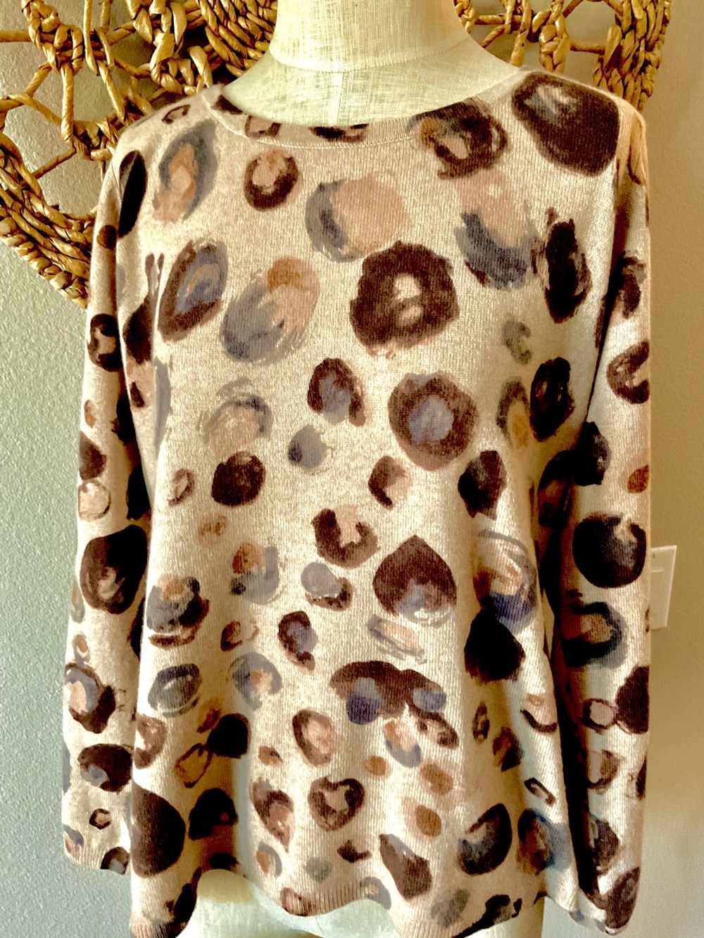 Saks Fifth Avenue Woman’s 100% Cashmere Beige Leopard-Print Sweater. Size 1X.